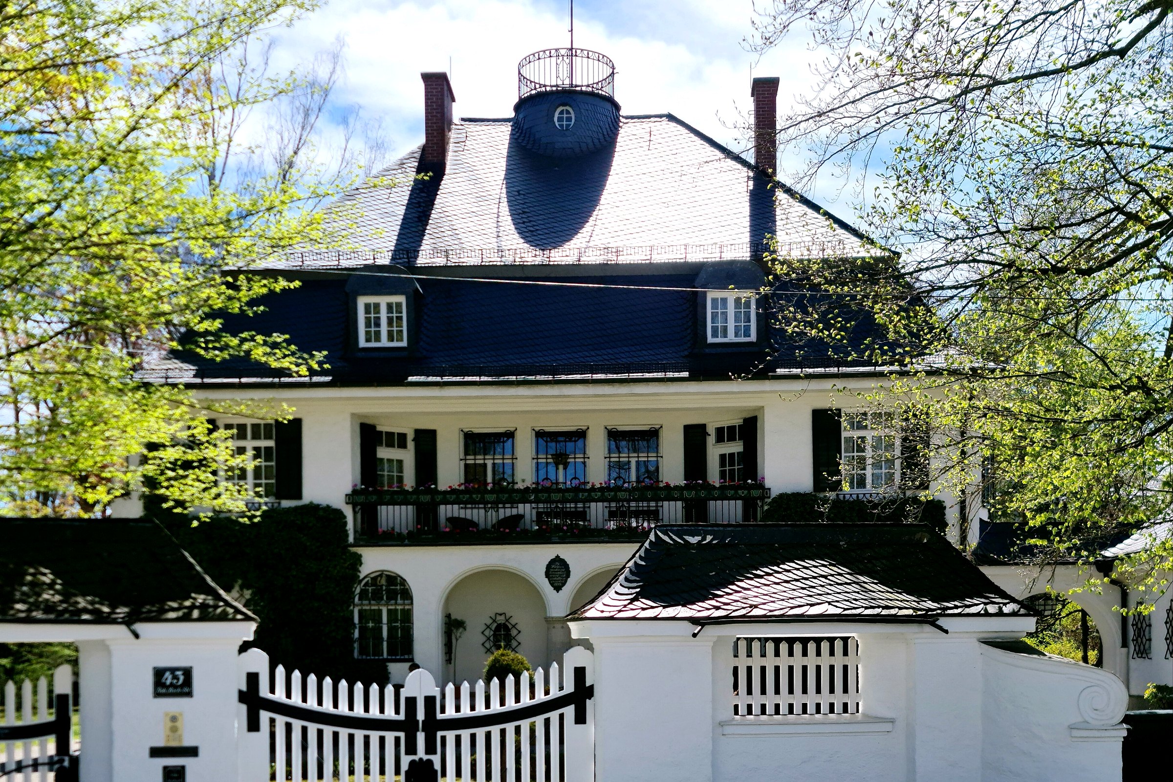 Beispiel: Villa in Grünwald bei München, echte Außenansicht