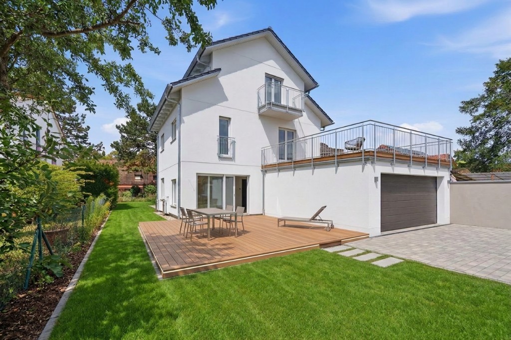 Neubau-Doppelhaushälfte mit Garten und Terrasse, Sperlingweg 6 in München-Milbertshofen